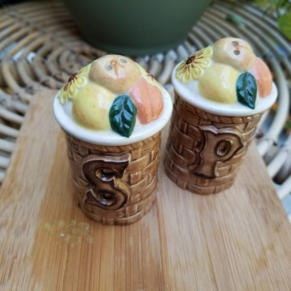 Salt And Pepper Set Basket Weave Look Vintage 70s Porcelain Ceramic - Picture 2 of 6